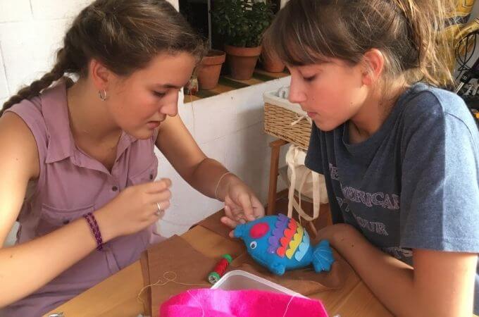 Sewing Softies in Barcelona girls sewing a softie together